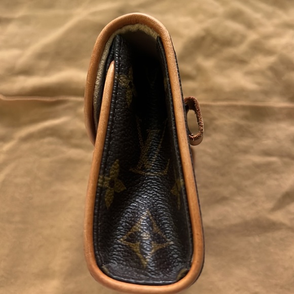 LOUIS VUITTON: Florentine Pochette Monogram w/o Belt - Picture 4 of 9